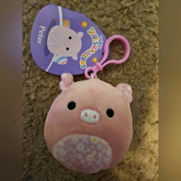 NWT 3.5โ Peter the Pig ๐ Squishmallow Clip with flowers ๐ on his belly! - Picture 1 of 10